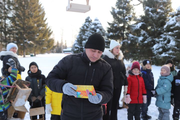 “Миләшкәй” балалар бакчасында тәрбияләнүче нәниләр бүген “Кошларга ярдәм ит!” акциясенә кушылды