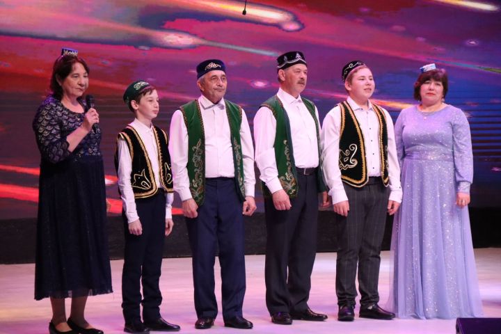 “Яшьнәп яшә, җырлы халкым” смотр-конкурсы гала-концерты узды