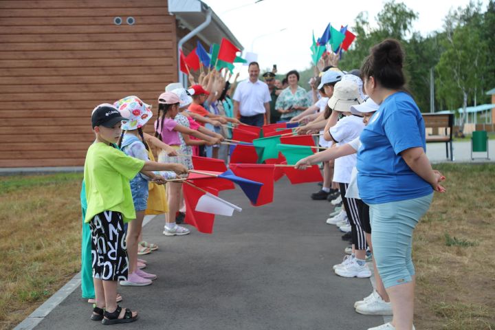 Бәхетле балалар илендә