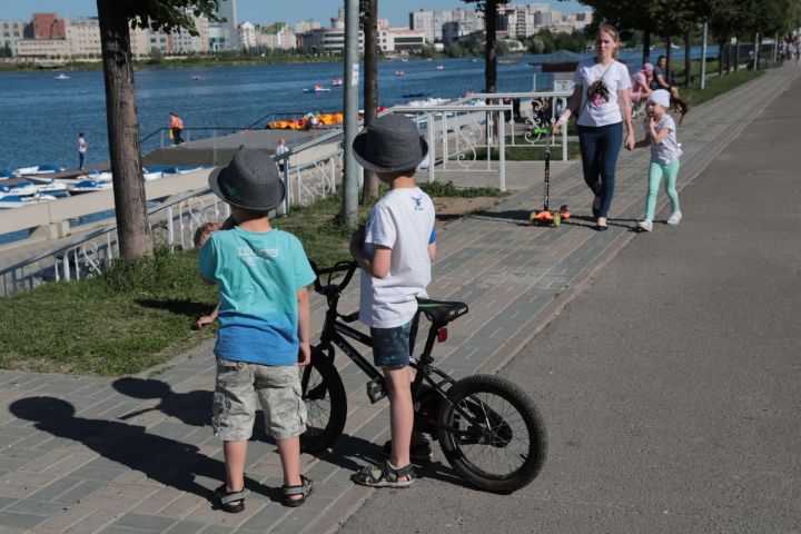 Җәйге каникуллар: самокат һәм велосипедта йөргән балаларны җәрәхәтләнүдән ничек сакларга