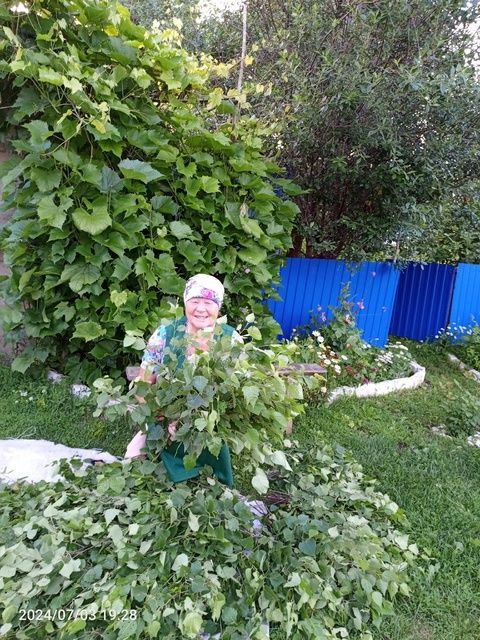 Райондашыбыз Гөлнур Салихова үзенең сәхифәсендә мунча себеркесе ясау серләре белән уртаклашкан