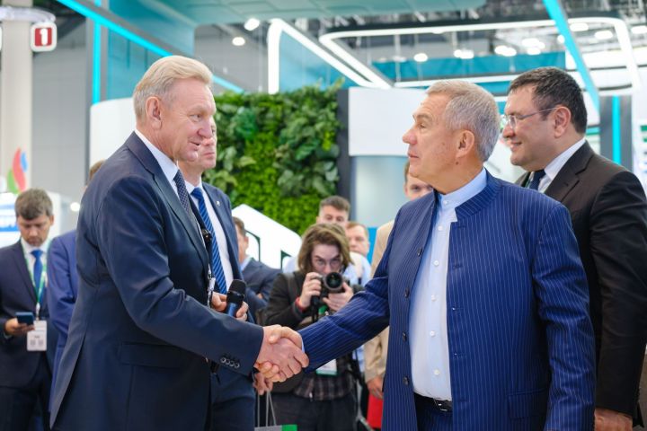 Рөстәм Миңнеханов «TatOilExpo-2024» күргәзмәсендә «Транснефть» ГАҖ стендын карады