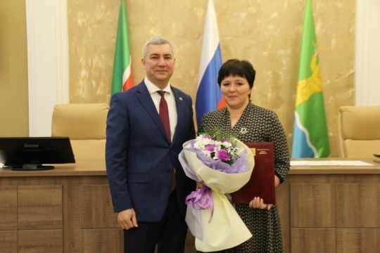 Район хакимиятенең актлар залында оешма-предприятие, бүлек җитәкчеләре катнашында киңәйтелгән киңәшмә узды