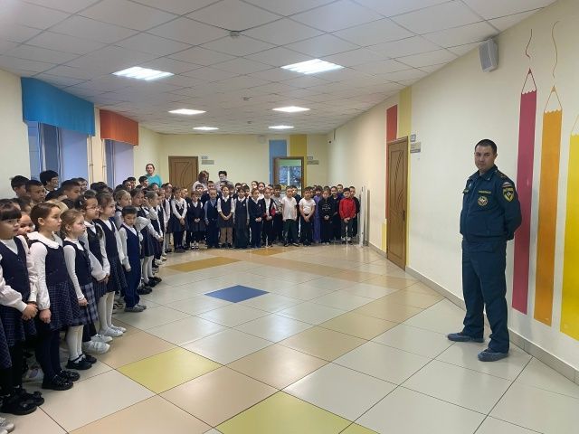 Мөслим лицееның башлангыч сыйныф укучылары Вильям Тайбактин белән очрашты