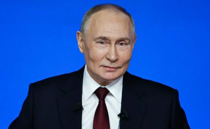 Путин, «Татар-информ» соравына җавап биреп, Татарстанны чит илләр өчен үрнәк дип атады