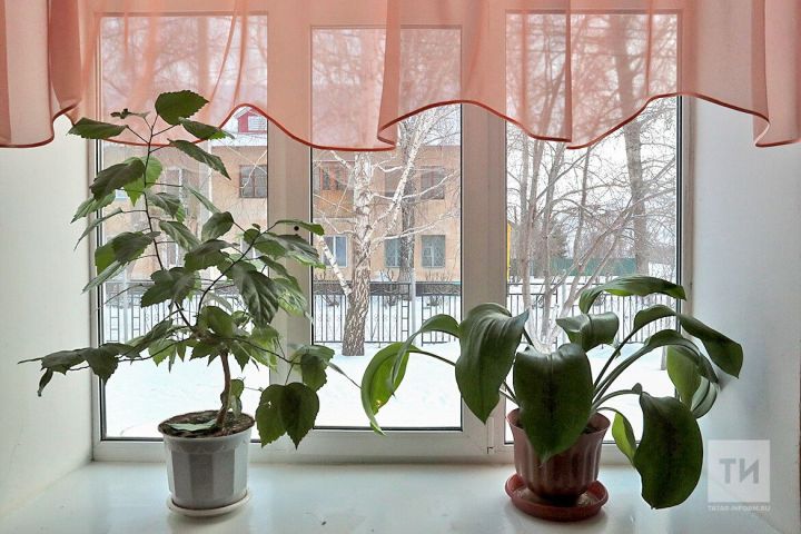 Пәрдәләрең җилфер-җилфер...