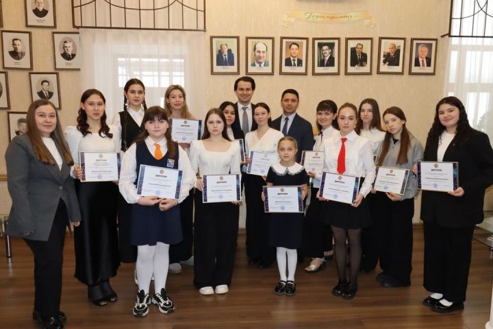 Динә Газымова юл хәрәкәте иминлеге бәйгесендә катнашты