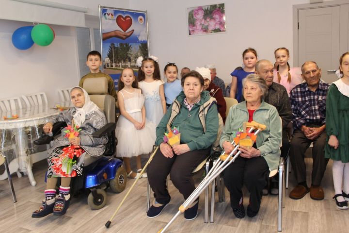 Укытучылар һәм укучылар бәйрәм оештырдылар