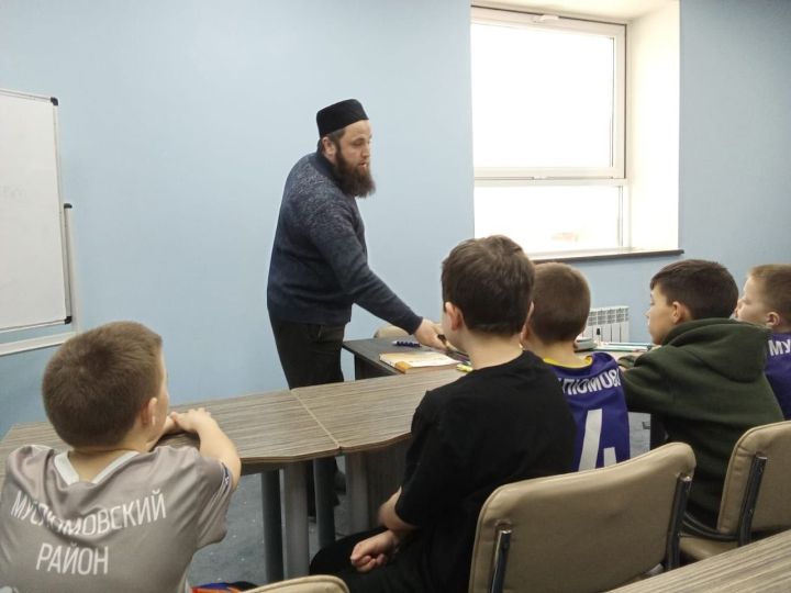 «Мирас» командасы егетләре Җәмигь мәчетенә экскурсиягә барды