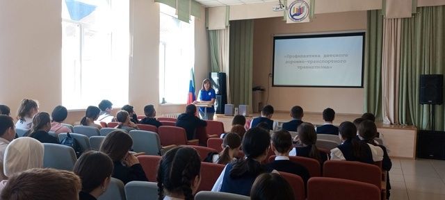 Мөслим лицеендә балалар өчен юл иминлеге турында сыйныф сәгате үтте