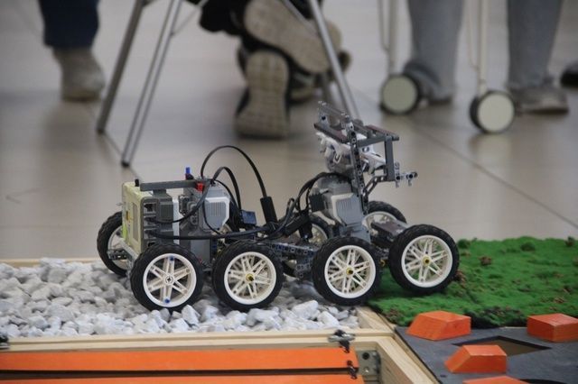 Кичә, 17 апрель көнне, «Офык» мәктәптән тыш эшләр үзәгендә икенче ел рәттән робот техникасы буенча республикакүләм «РобоРалли» ярышы узды