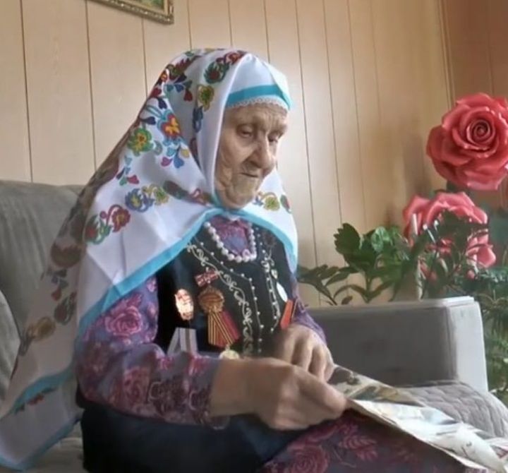 Югары Табын авылында гомер итүче Мөнҗия Нуретдинова шушы көннәрдә 95 яшьлек юбилеен каршы алды