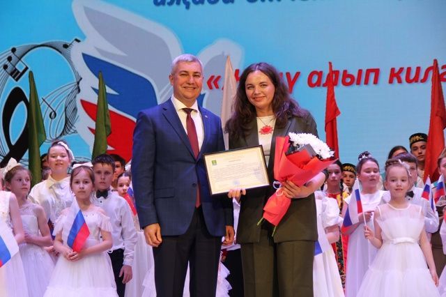 Балалар сәнгать мәктәбенең иҗади-отчет концертында бүләкләр дә тапшырылды