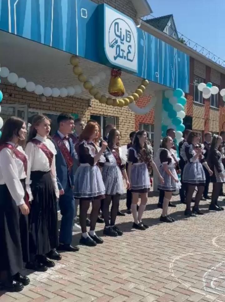 Мөслим мәктәпләрендә бүген соңгы кыңгырау бәйрәме (Мөслим урта мәктәбе)