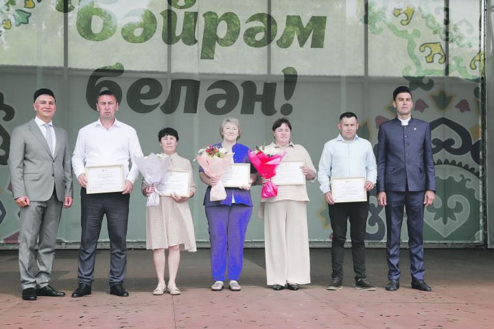 Көрәшик тә,  узышыйк та –  Сабантуй  бүген  бездә!
