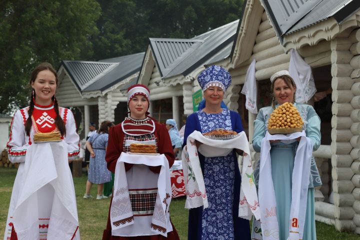 Мөслим Сабан туе: алдынгылар хөрмәтләнде