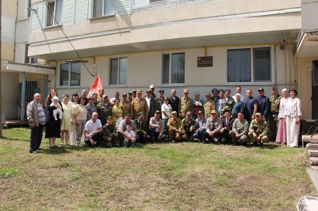 Кичә Мөслимдә Әфган сугышы ветераны Дамир Шәфигуллин яшәгән йортка элмә такта куелды