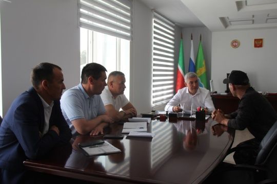 Район башлыгы Альберт Хуҗин шәхси сораулар буенча гражданнарны кабул итте