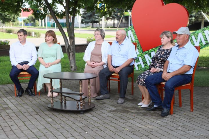 Мөслимнең «Бәхет» скверында Гаилә, мәхәббәт һәм тугрылык көненә багышланган чара үтте