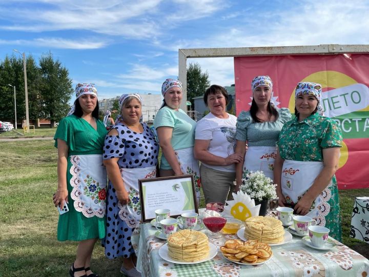 Мөслимнең Пушкин урамындагы күпфатирлы йорт ишегалдында бәйрәм булды