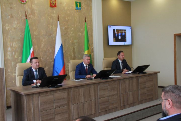 Район башлыгы Альберт Хуҗин җитәкчелегендә киңәйтелгән киңәшмә узды