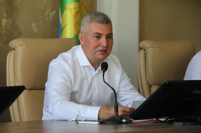 Район хакимиятенең актлар залында чираттагы киңәйтелгән киңәшмә узды