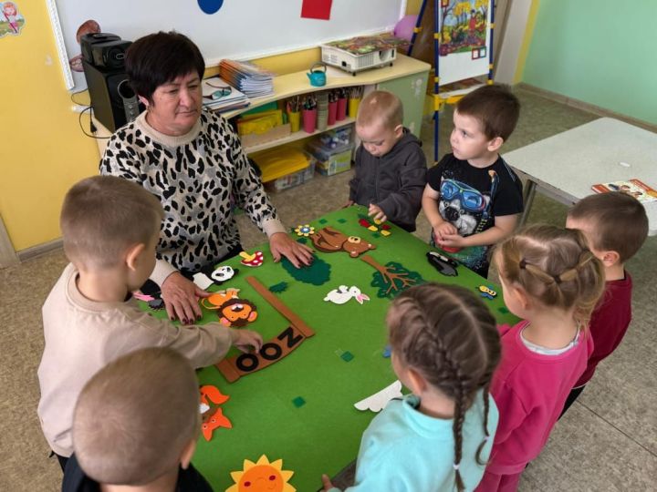 Тәрбияче, киңәшче, остаз
