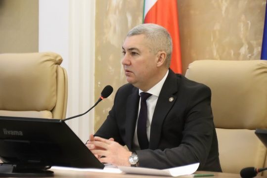 Район хакимиятенең актлар залында оешма-предприятие җитәкчеләре белән чираттагы киңәйтелгән киңәшмә узды