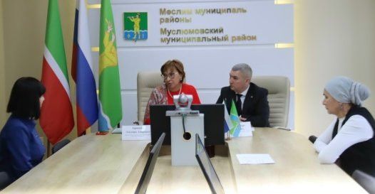 Бүген Мөслимгә ТР Хезмәт, мәшгульлек һәм социаль яклау министры Эльмира Зарипова килде
