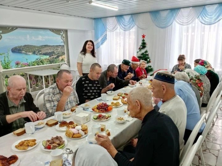 Мөслим картлар һәм инвалидлар йортында кунаклар булды