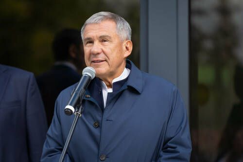 Бүген ТР Рәисе Рөстәм Миңнеханов ветеринарларга 10 автосамосвал тапшырды