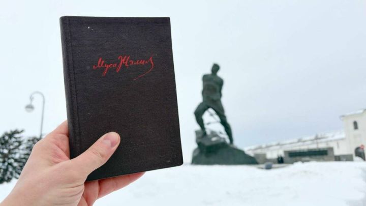 Депутат Вольфсон Җәлилнең музей-фатирына «Моабит дәфтәренең» сирәк басмасын бүләк итте