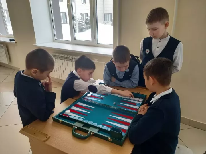 Лицейда нард уенына өйрәтә башладылар