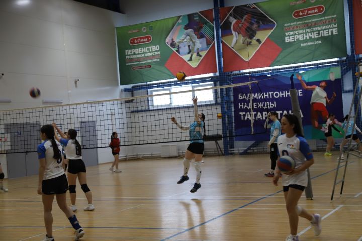 Мөслимдә “Сәламәтлек” XXIII авыл яшьләре спартакиадасының волейбол буенча зона ярышлары узды