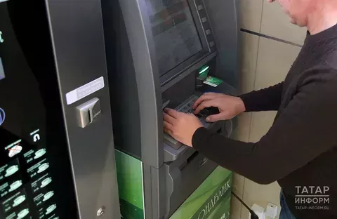 Юрист табылган банк картасын кулланган өчен нинди җәза булганын искәртте