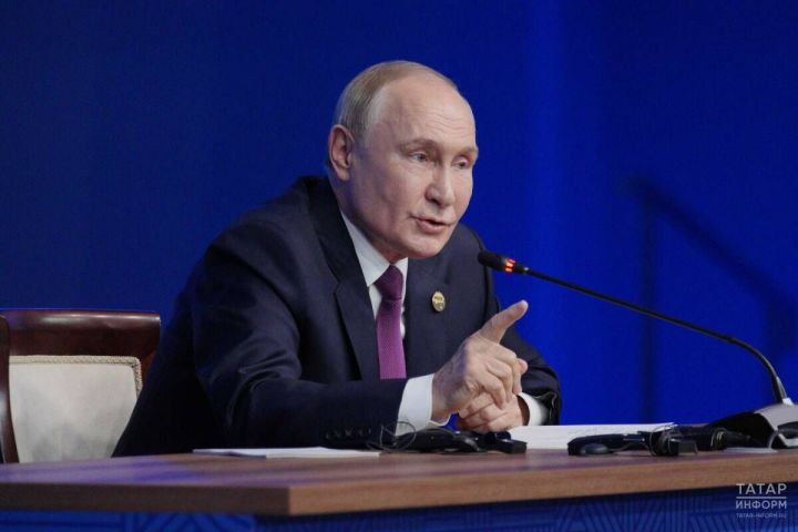 Владимир Путин Рөстәм Миңнехановны Җиңү көне белән котлады
