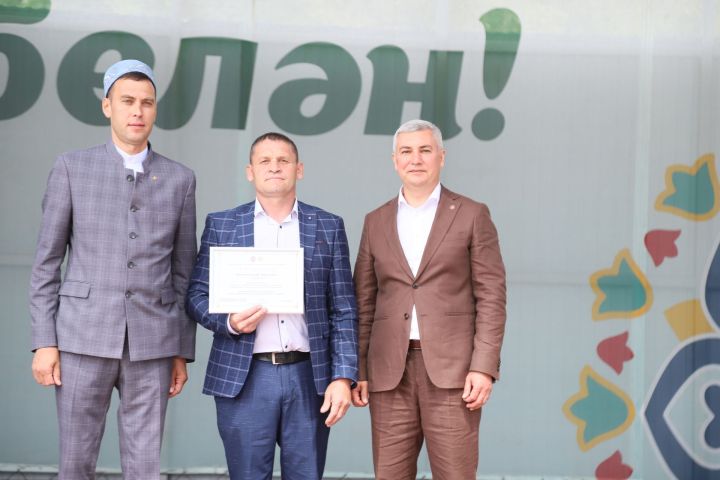 Бер төркем мөслимлеләрне хөрмәтләделәр