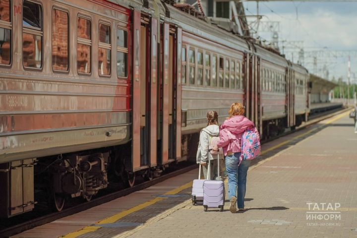 Поездлар өчен электрон билетларны кабат саткан кешегә штраф яный