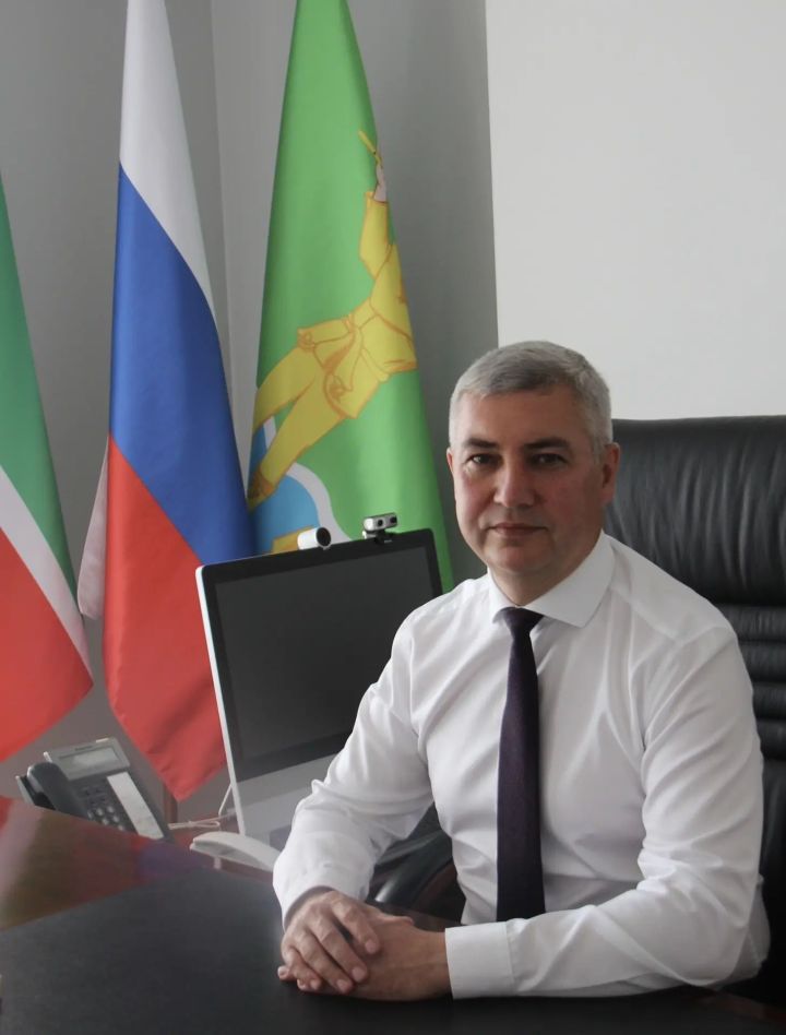 Район башлыгы Альберт Хуҗин райондашларыбызны бәйрәм белән котлады