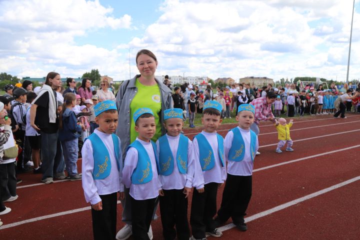 Мөслим «Яшьлек» спорт комплексында Халыкара балаларны яклау көне узды