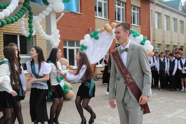 Күп балалы гаиләләргә чыгарылыш кичәсе өчен ярдәм