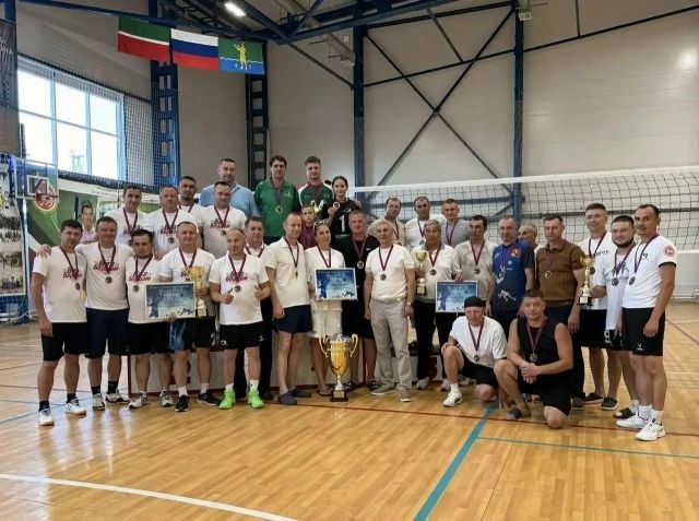 “Яшьлек” спорткомплексында Мөслим муниципаль районы башлыгы кубогына турнир узды