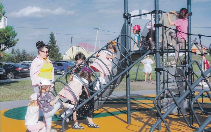 Парк балалар тавышыннан гөрли