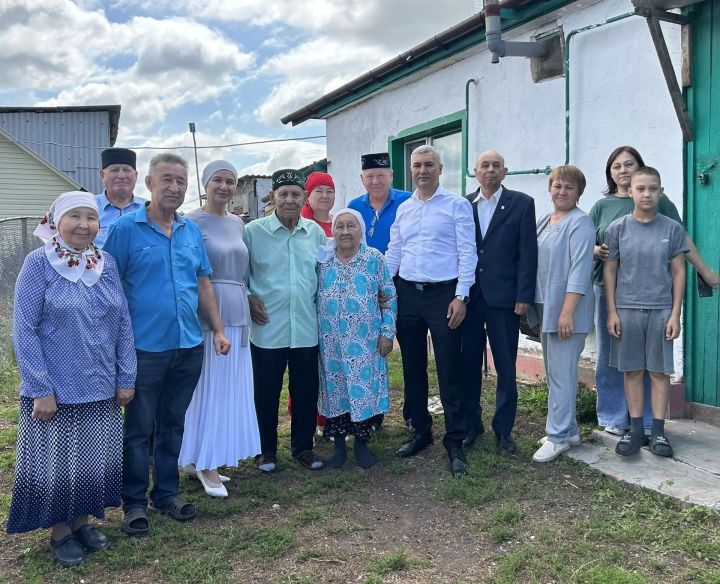 Тойгелде тимерчесе Әнәс Низаметдиновка 90 яшь
