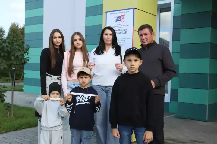 Кинарскийлар гаиләсе дә балалар белән сайлауга килде
